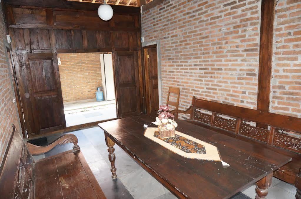 Cempaka Borobudur Guest House Magelang Exterior photo