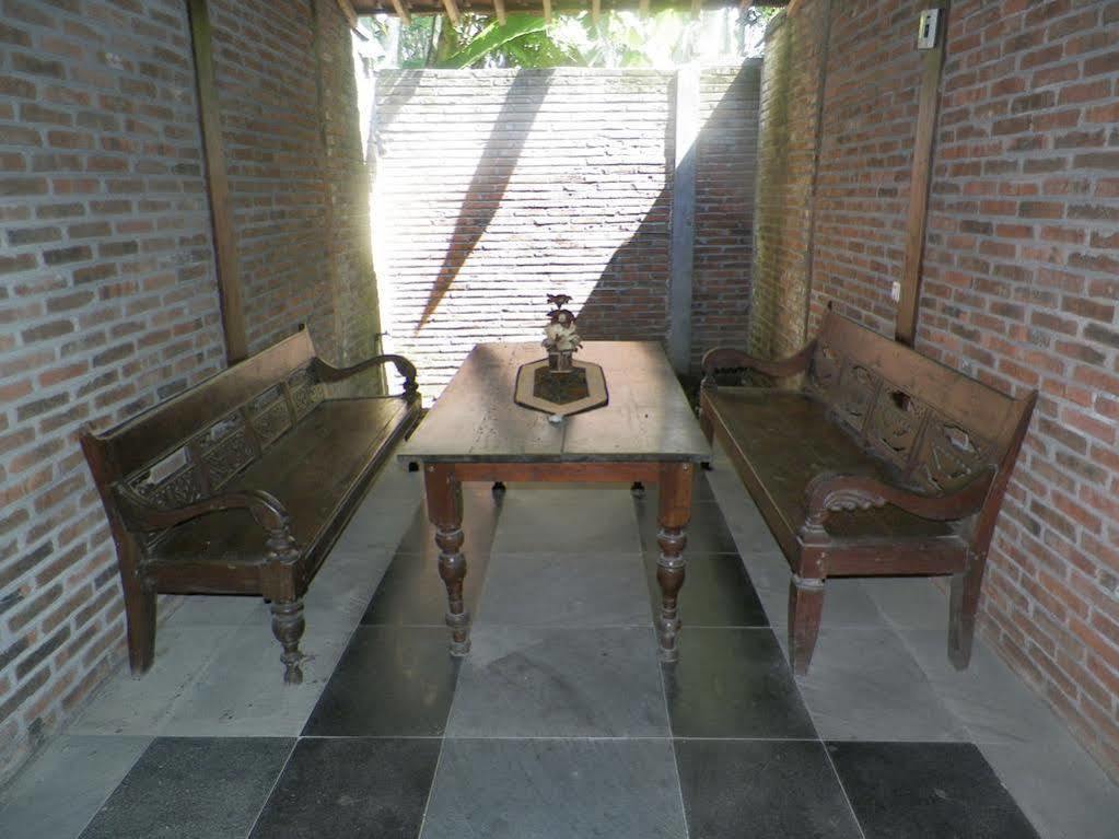 Cempaka Borobudur Guest House Magelang Exterior photo
