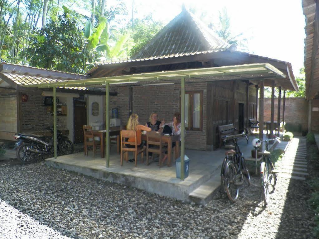 Cempaka Borobudur Guest House Magelang Exterior photo