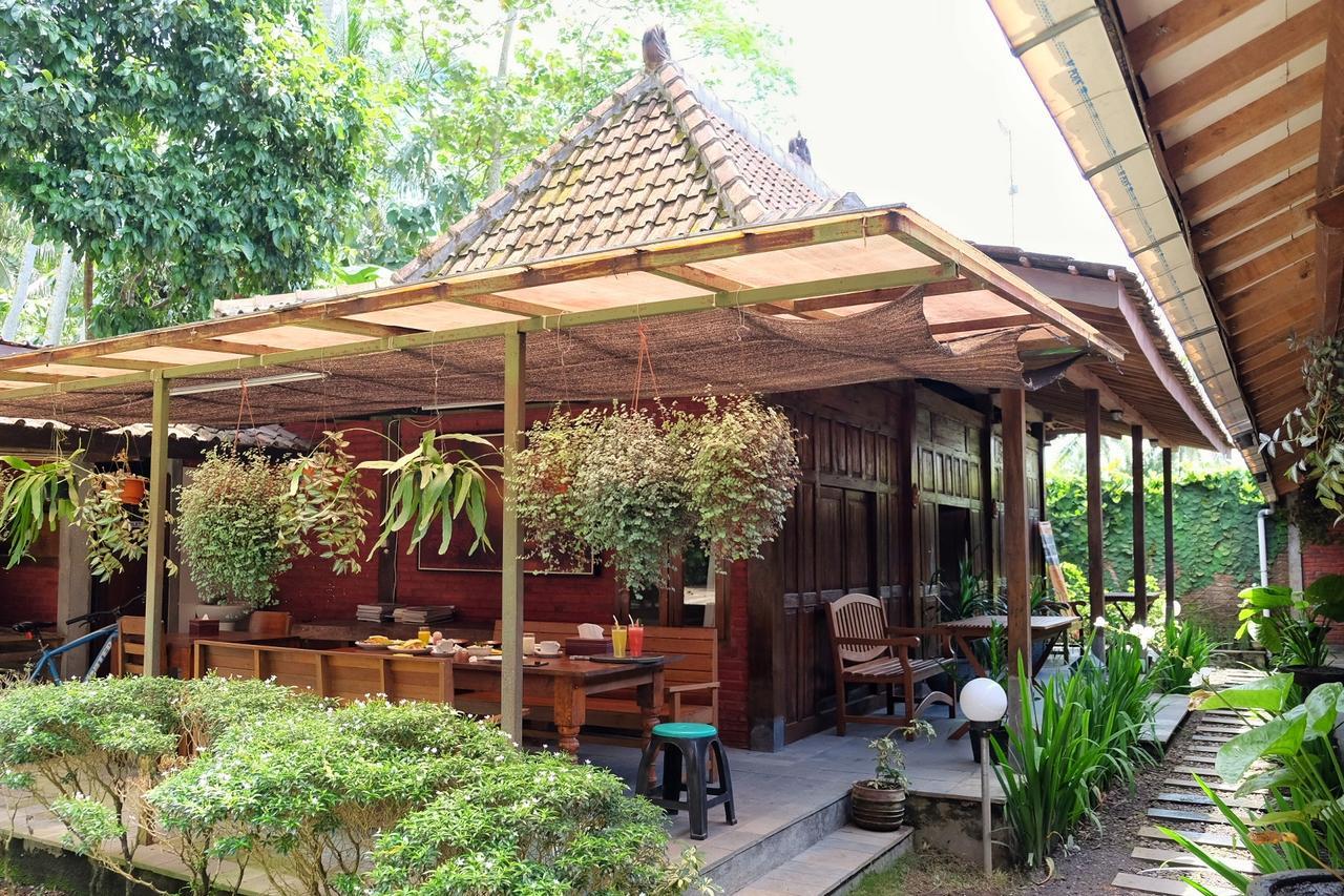 Cempaka Borobudur Guest House Magelang Exterior photo
